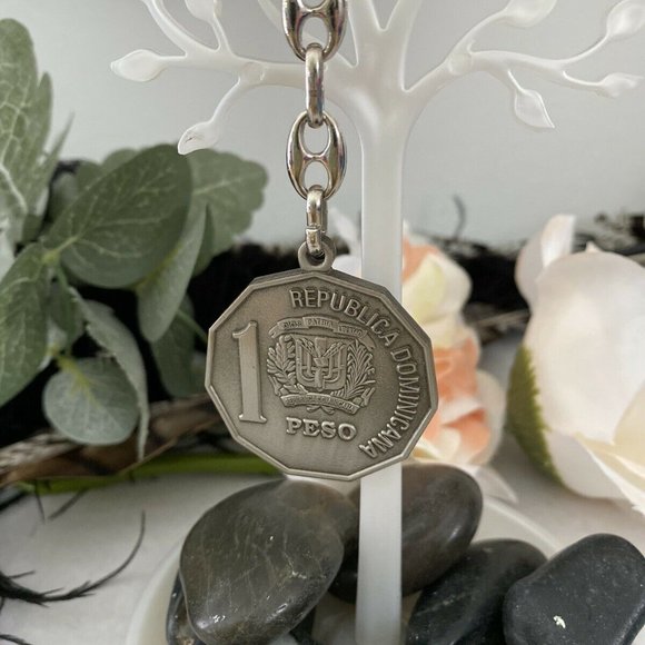Dominican Republic 1 peso Coin Duarte Key Ring‎ - Picture 10 of 12
